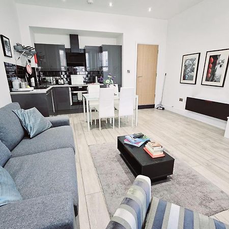 Stylish Apartment In Victorian Conversion Free Parking & Private Patio Close To Beach Town Centre & Bic Bournemouth Kültér fotó