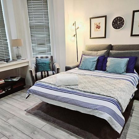 Stylish Apartment In Victorian Conversion Free Parking & Private Patio Close To Beach Town Centre & Bic Bournemouth Kültér fotó
