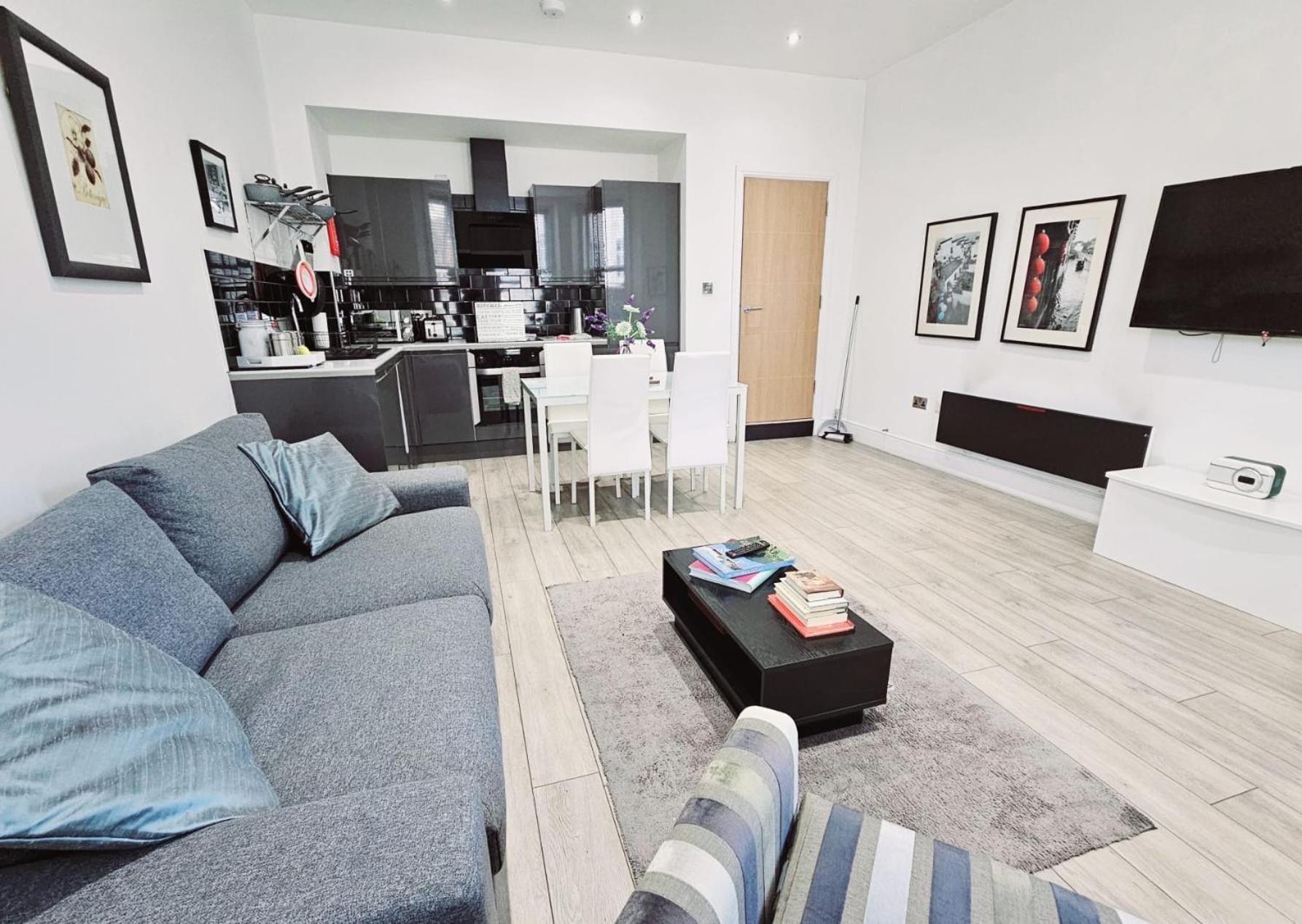 Stylish Apartment In Victorian Conversion Free Parking & Private Patio Close To Beach Town Centre & Bic Bournemouth Kültér fotó