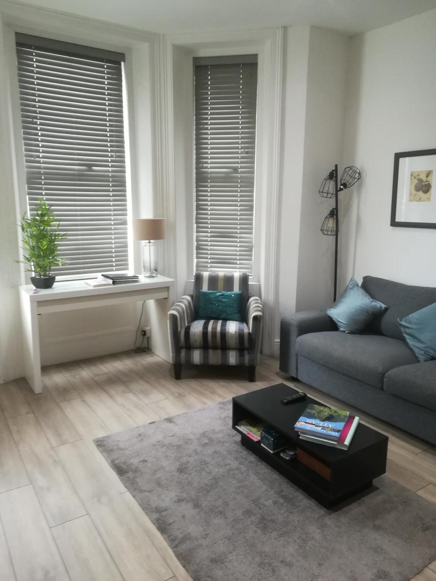 Stylish Apartment In Victorian Conversion Free Parking & Private Patio Close To Beach Town Centre & Bic Bournemouth Kültér fotó