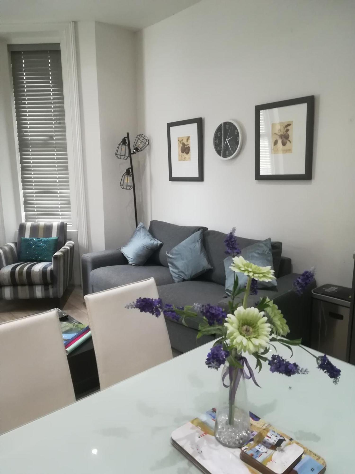 Stylish Apartment In Victorian Conversion Free Parking & Private Patio Close To Beach Town Centre & Bic Bournemouth Kültér fotó