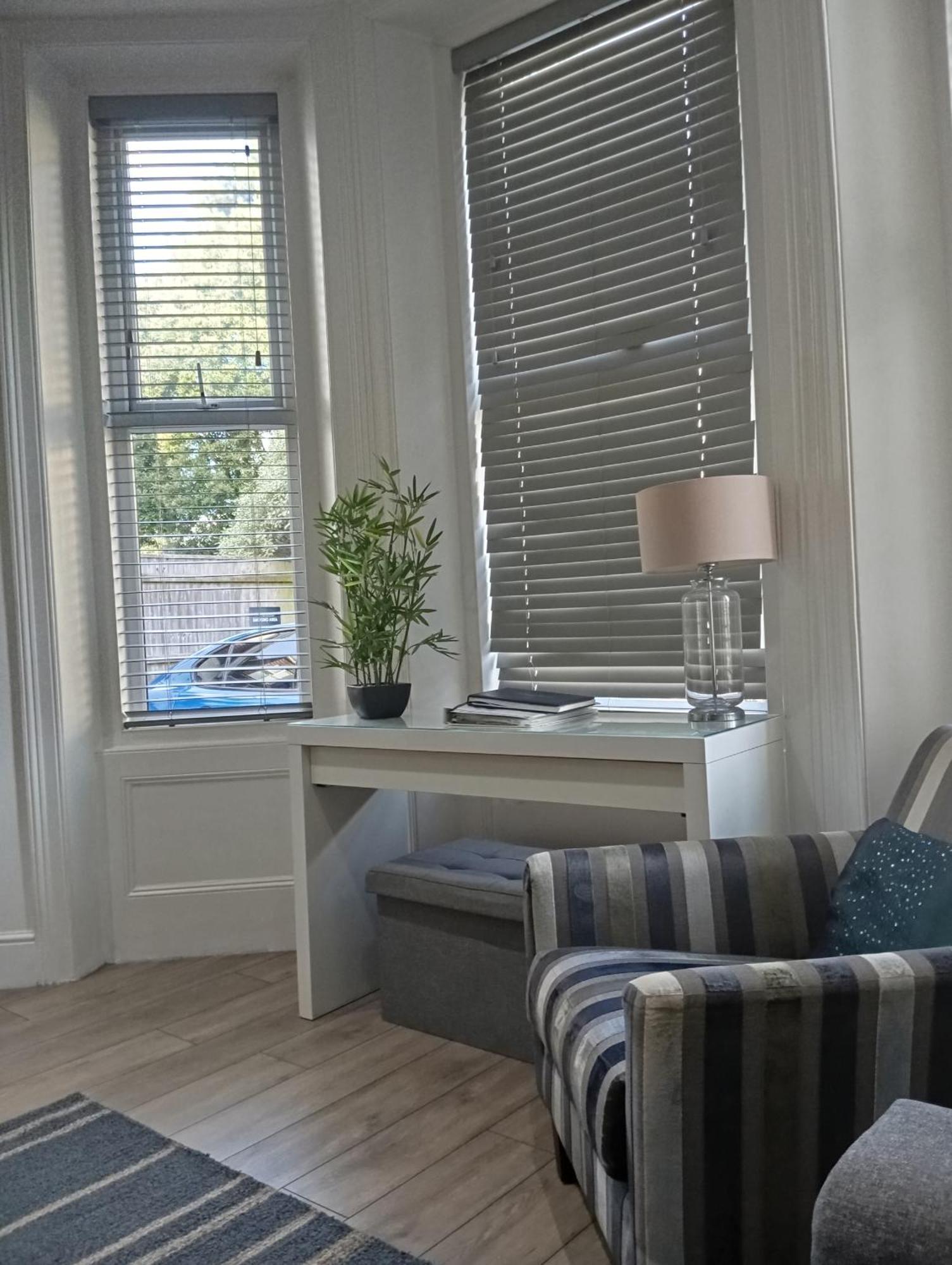 Stylish Apartment In Victorian Conversion Free Parking & Private Patio Close To Beach Town Centre & Bic Bournemouth Kültér fotó
