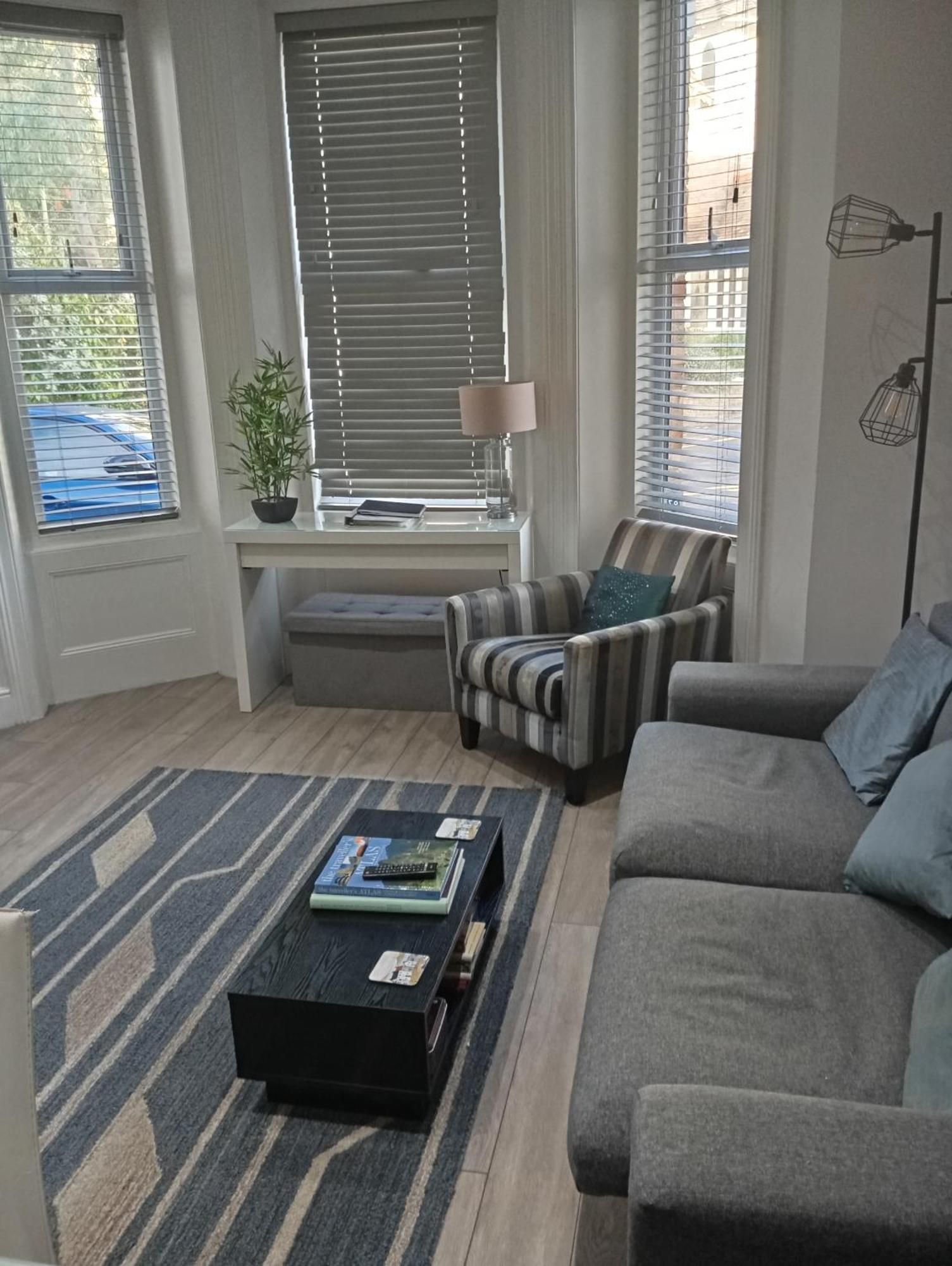 Stylish Apartment In Victorian Conversion Free Parking & Private Patio Close To Beach Town Centre & Bic Bournemouth Kültér fotó