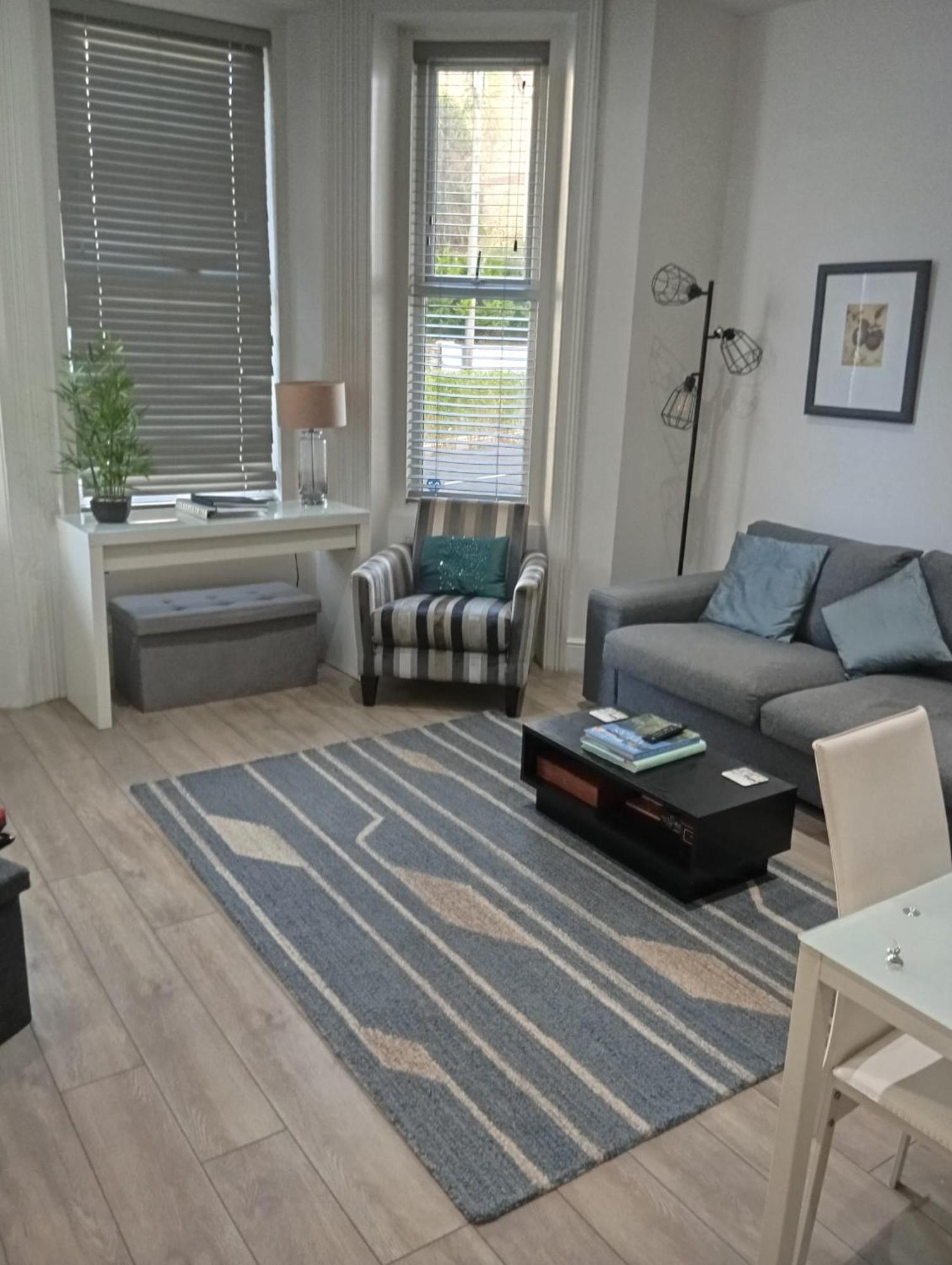 Stylish Apartment In Victorian Conversion Free Parking & Private Patio Close To Beach Town Centre & Bic Bournemouth Kültér fotó