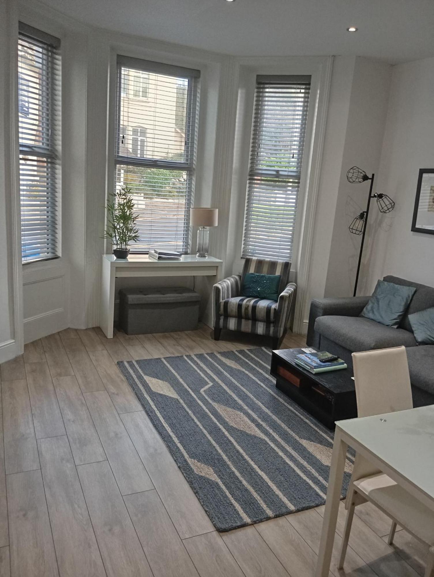 Stylish Apartment In Victorian Conversion Free Parking & Private Patio Close To Beach Town Centre & Bic Bournemouth Kültér fotó