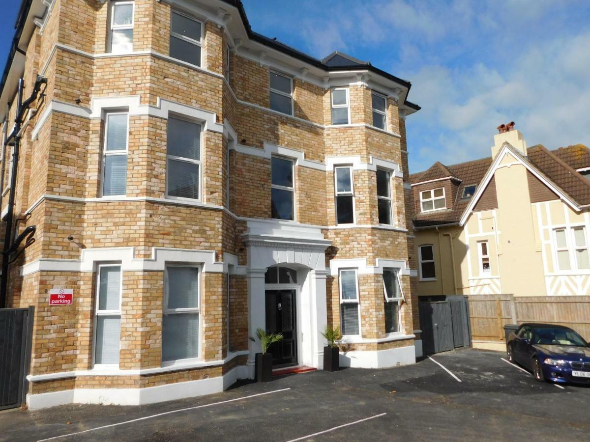 Stylish Apartment In Victorian Conversion Free Parking & Private Patio Close To Beach Town Centre & Bic Bournemouth Kültér fotó